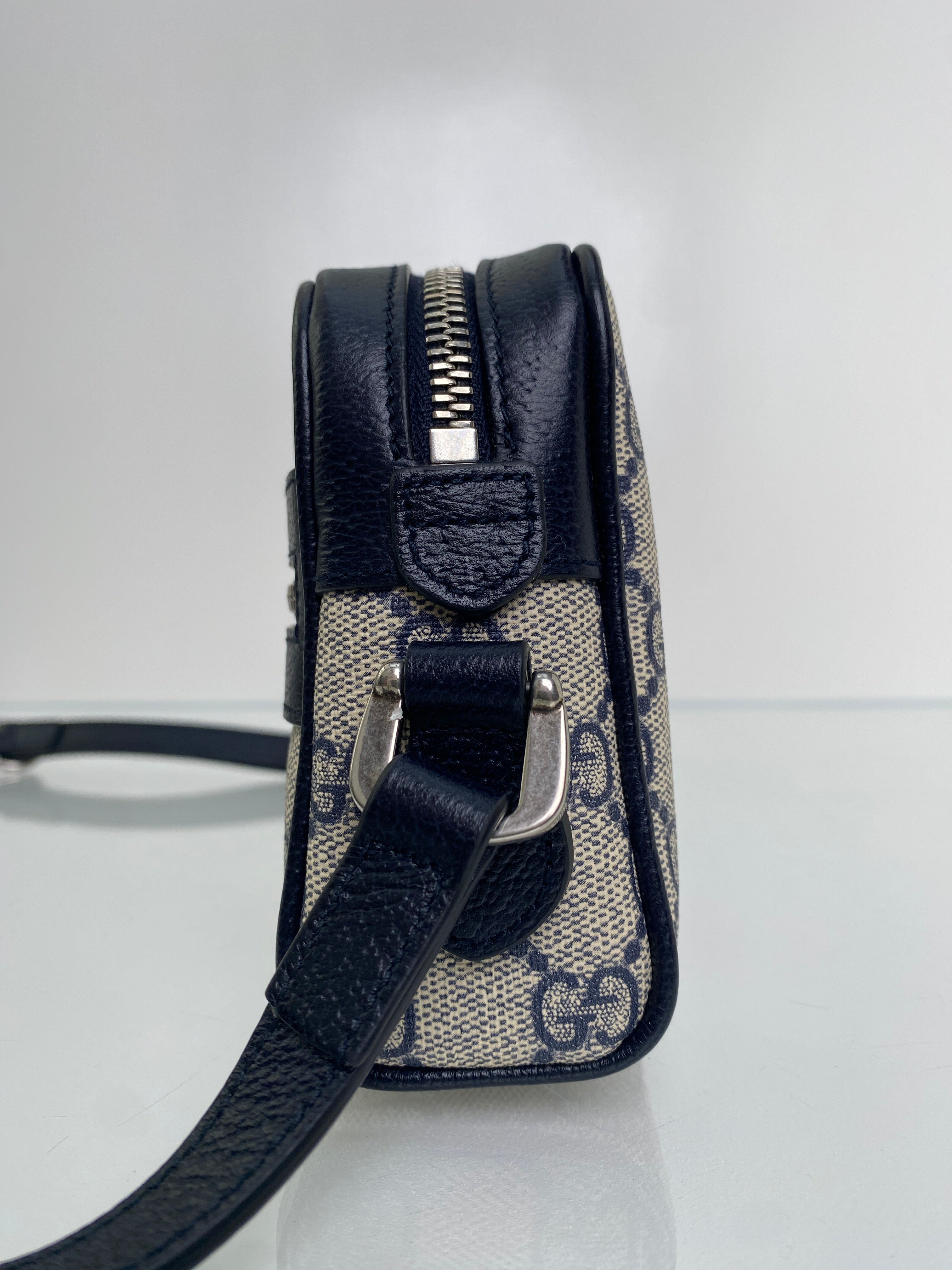 GUCCIポーチ／NAVY GUCCI グッチ シェリーラインオールドグッチ ポーチ 紺 010 378