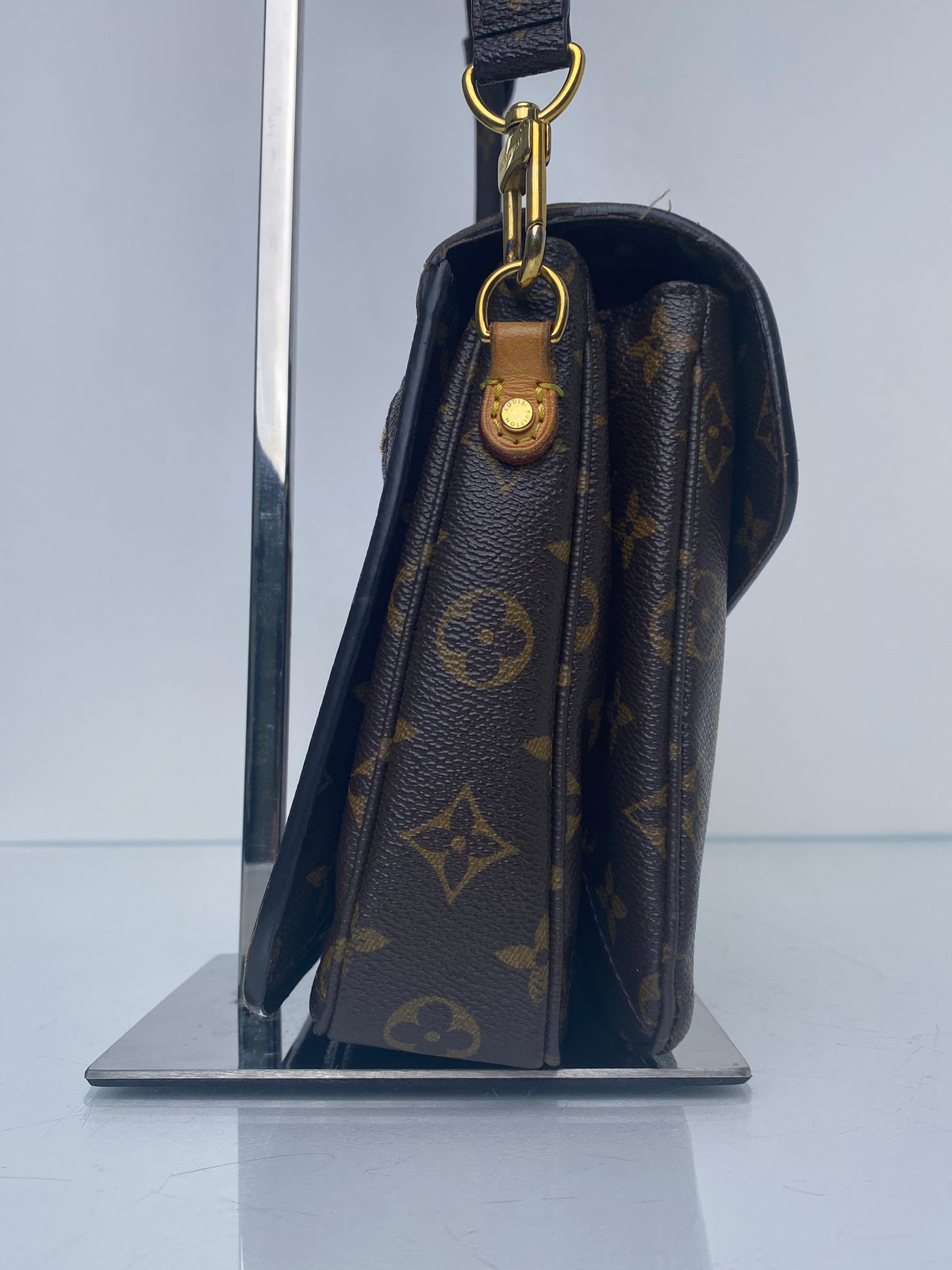 Louis Vuitton Monogram Pochette Metis Bag GHW
