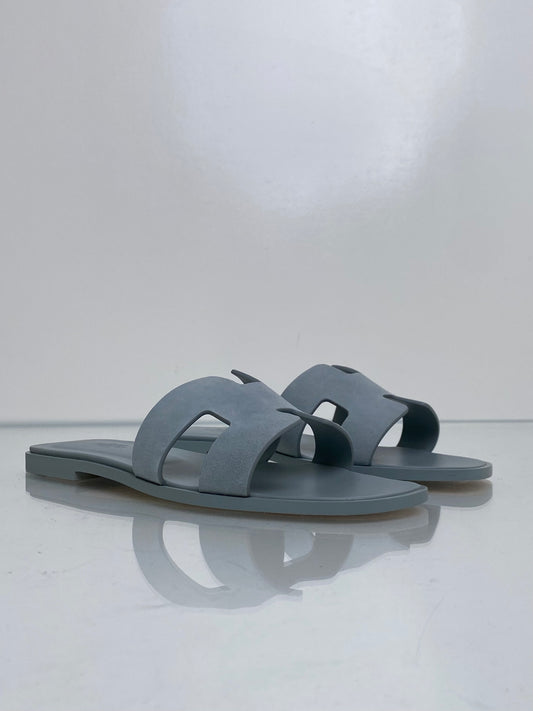 Hermes Oran Gris Nuage Sandals, 40