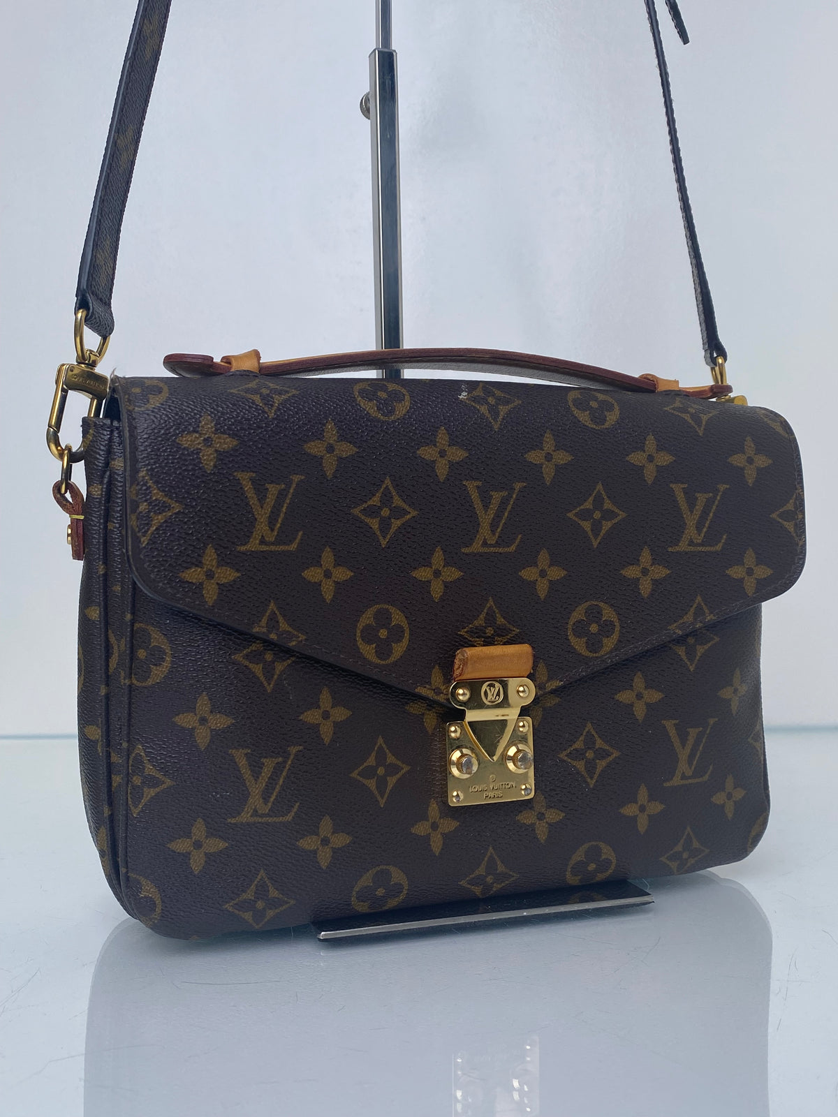 Louis Vuitton Monogram Pochette Metis Bag GHW