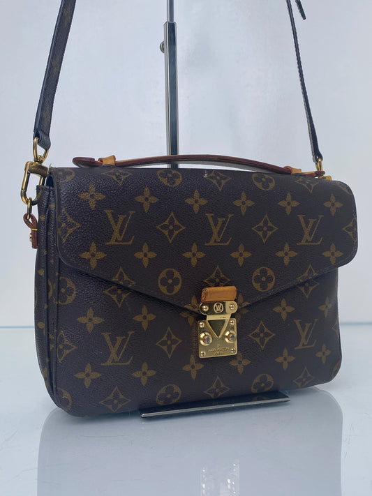 Louis Vuitton Monogram Pochette Metis Bag GHW