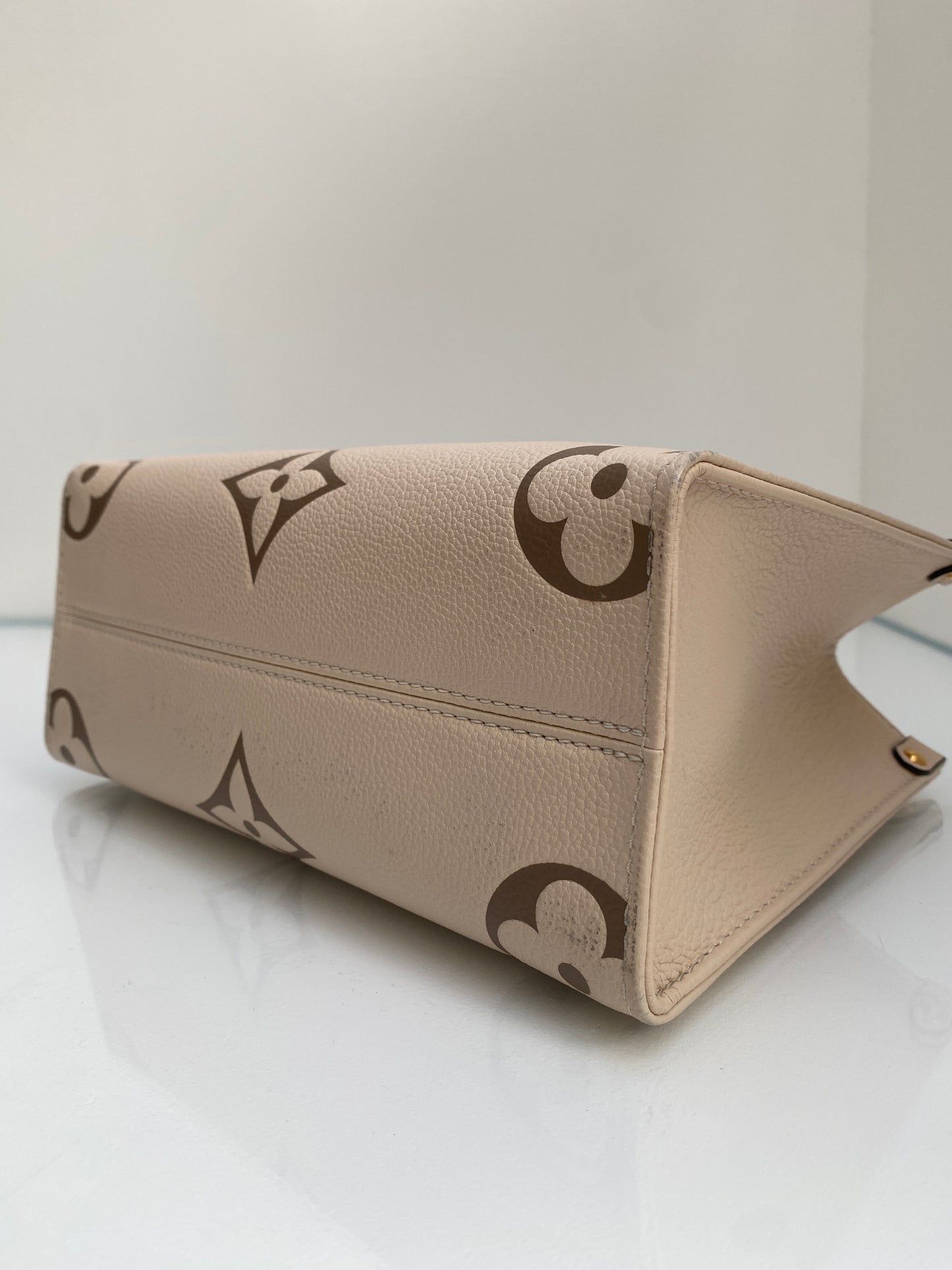 Louis Vuitton Cream On The Go PM Bag