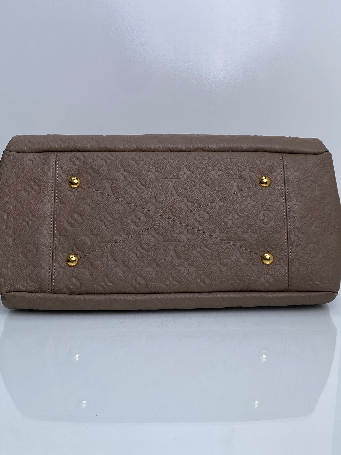 Louis Vuitton Artsy Taupe Empriente Leather GHW