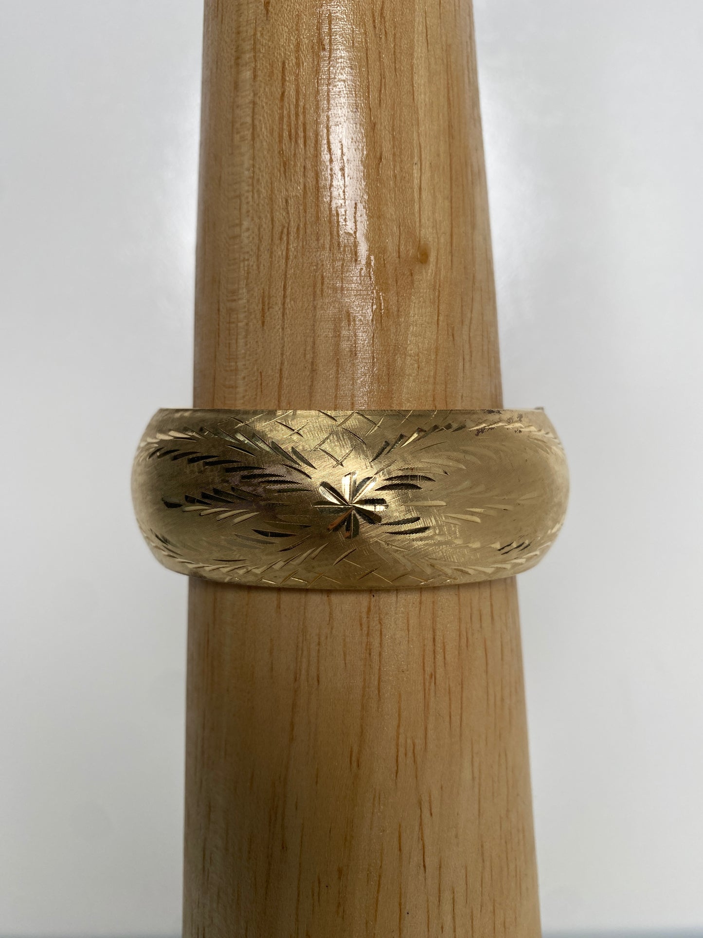 14KY Etched Gold Bangle