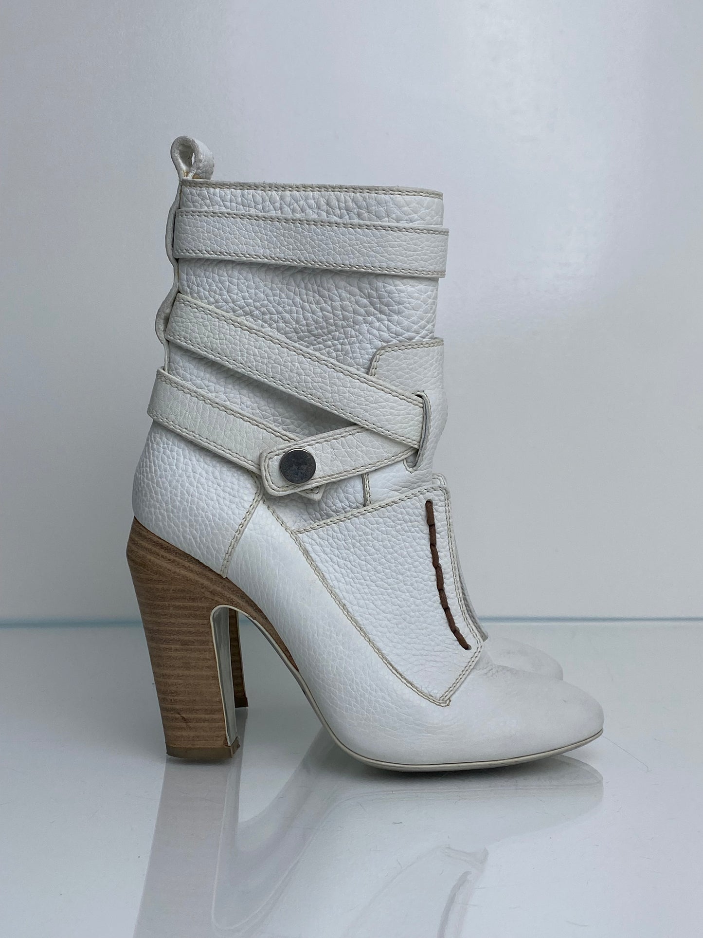 Fendi Diana White Leather Ankle Boots, 37