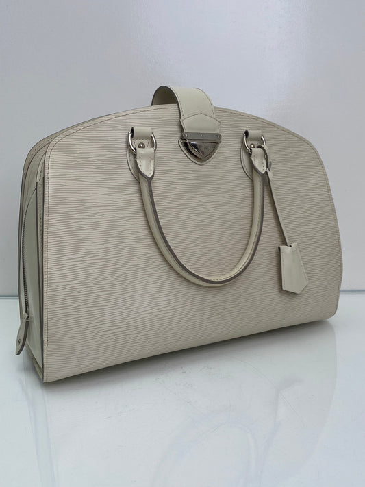 Louis Vuitton Pont Neuf White Epi GM SHW