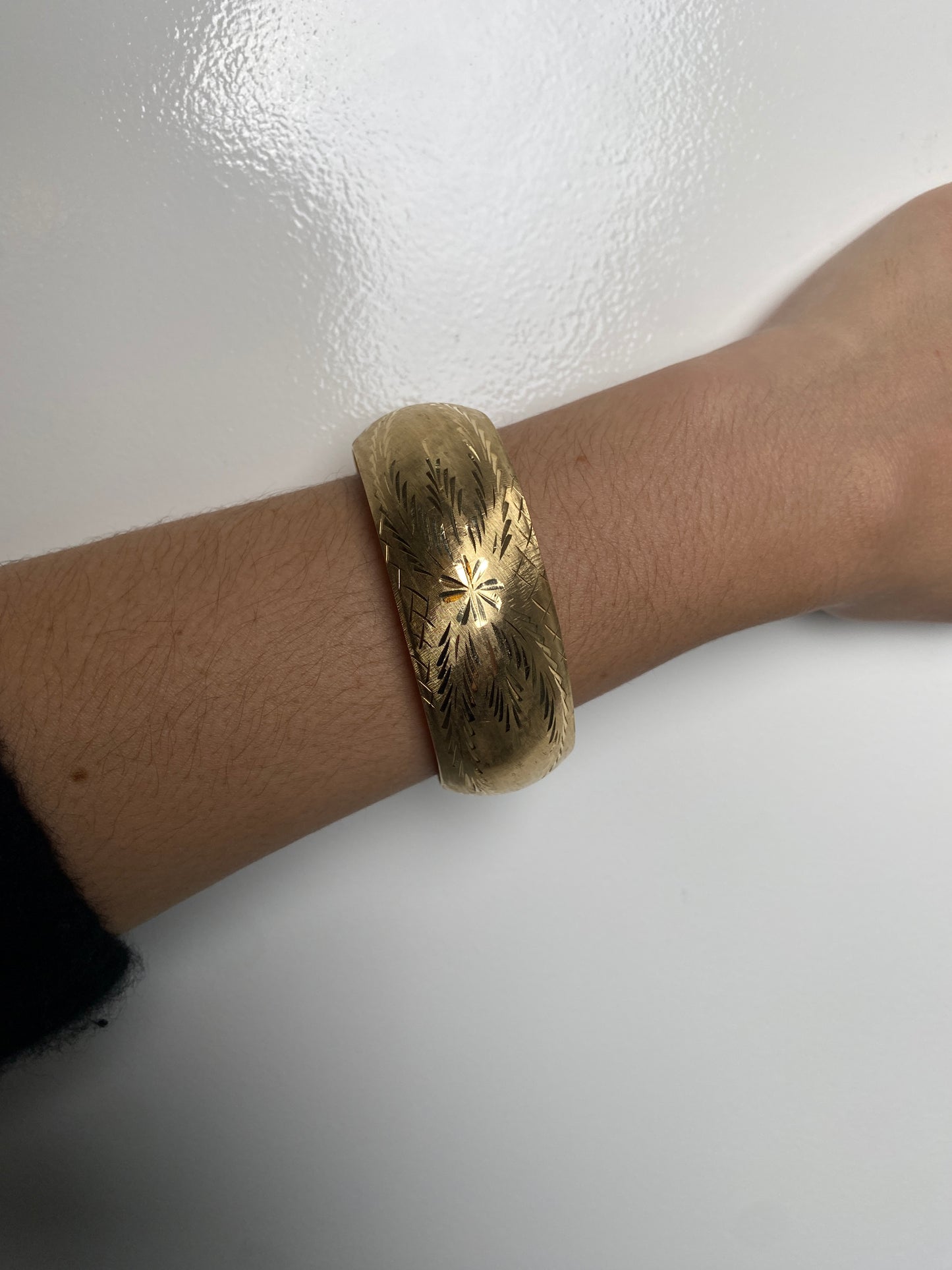 14KY Etched Gold Bangle