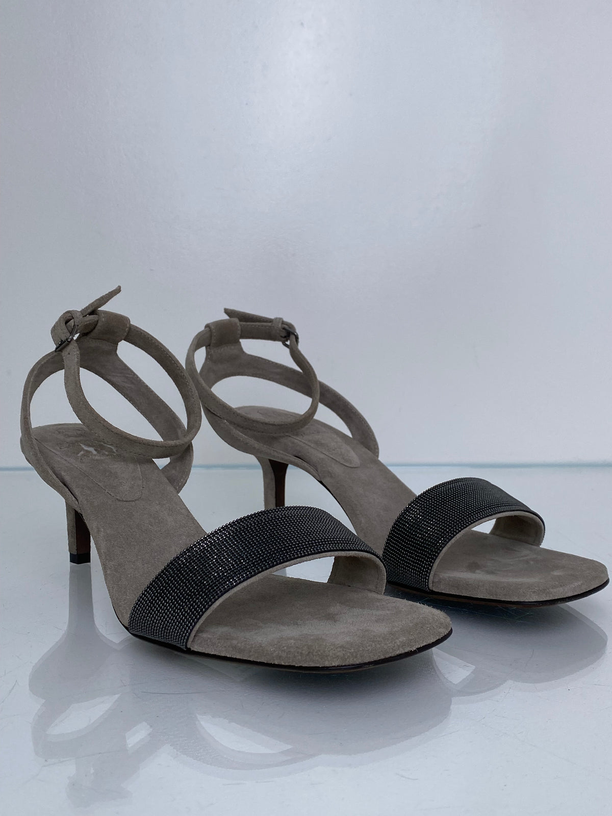 Brunello Cucinelli Grey Suede Beaded Kitten Heels, 41
