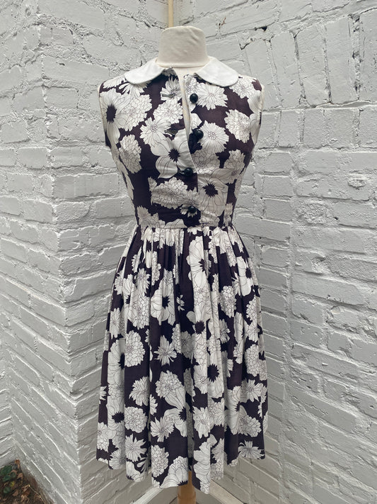 1960’s Black/White Cotton Floral Shirtwaist Dress 6