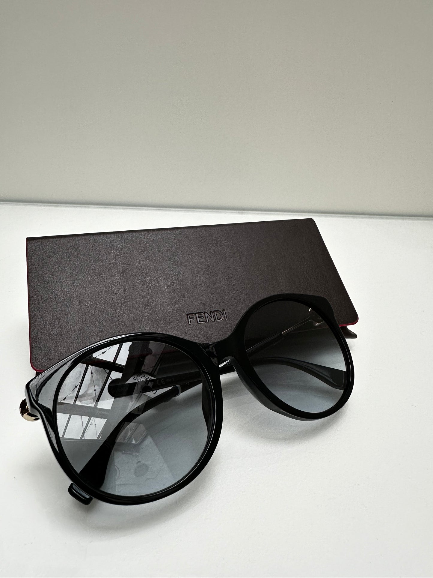 Fendi Black Round Sunnies