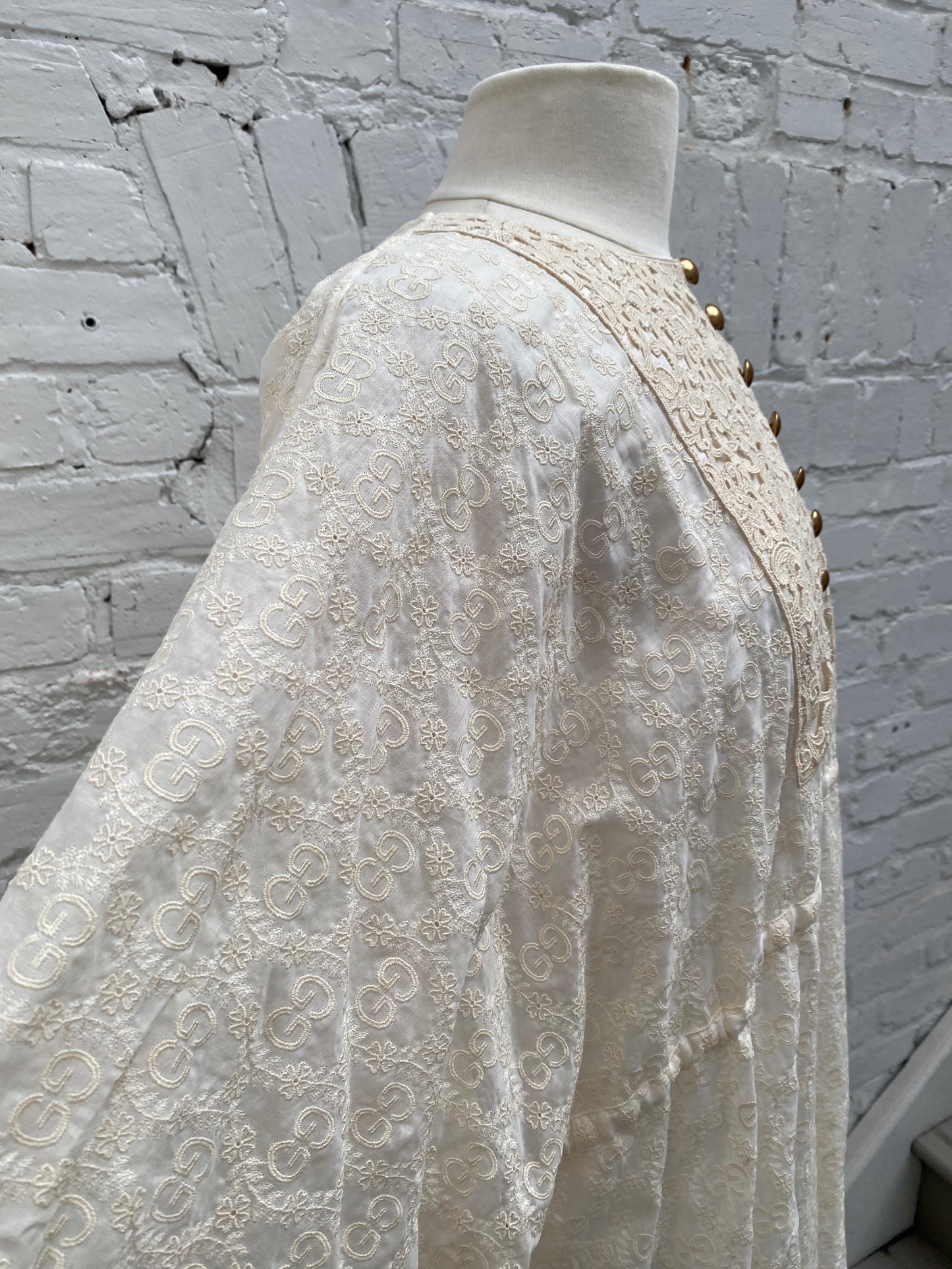 Gucci White & Gold Lace Flowy Mini Dress, 40