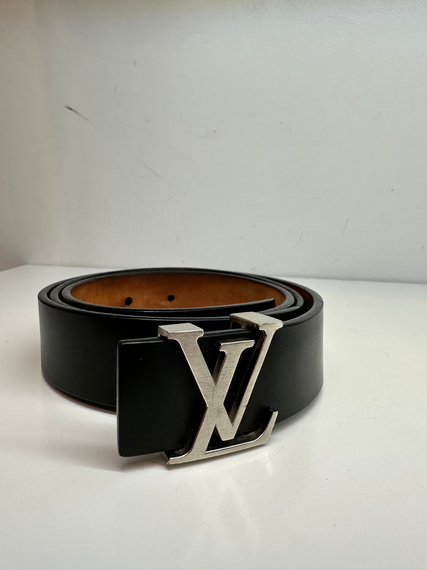 Louis Vuitton Thin Black Leather Belt sz 90