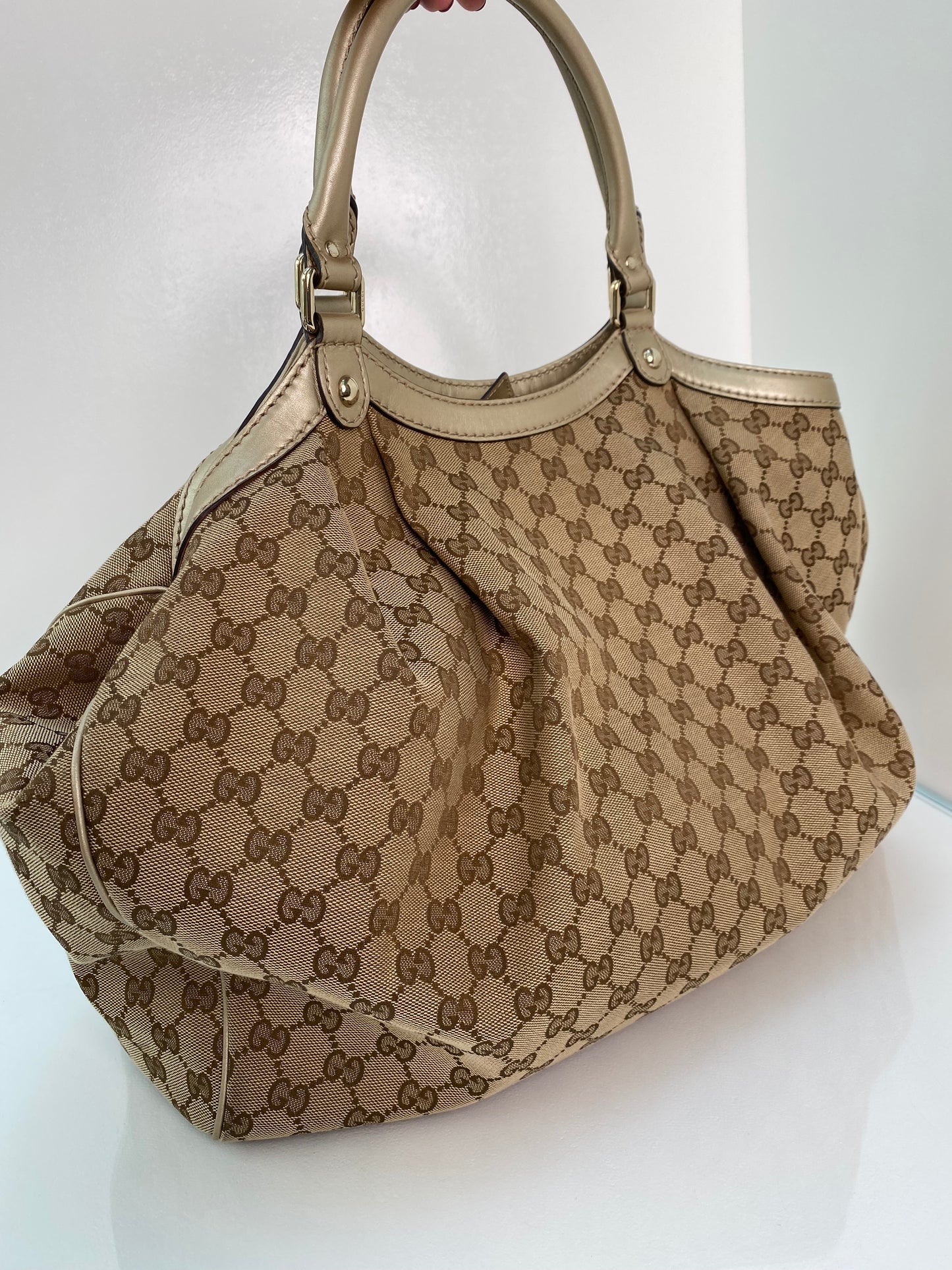 Gucci Supreme Monogram Hobo Bag SHW