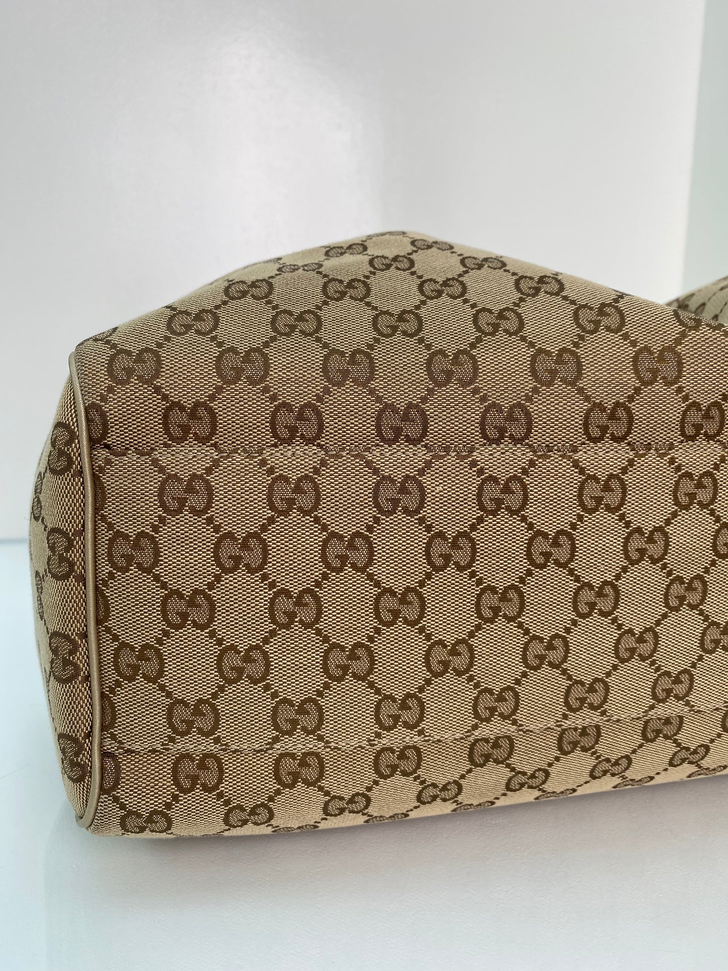 Gucci Supreme Monogram Hobo Bag SHW