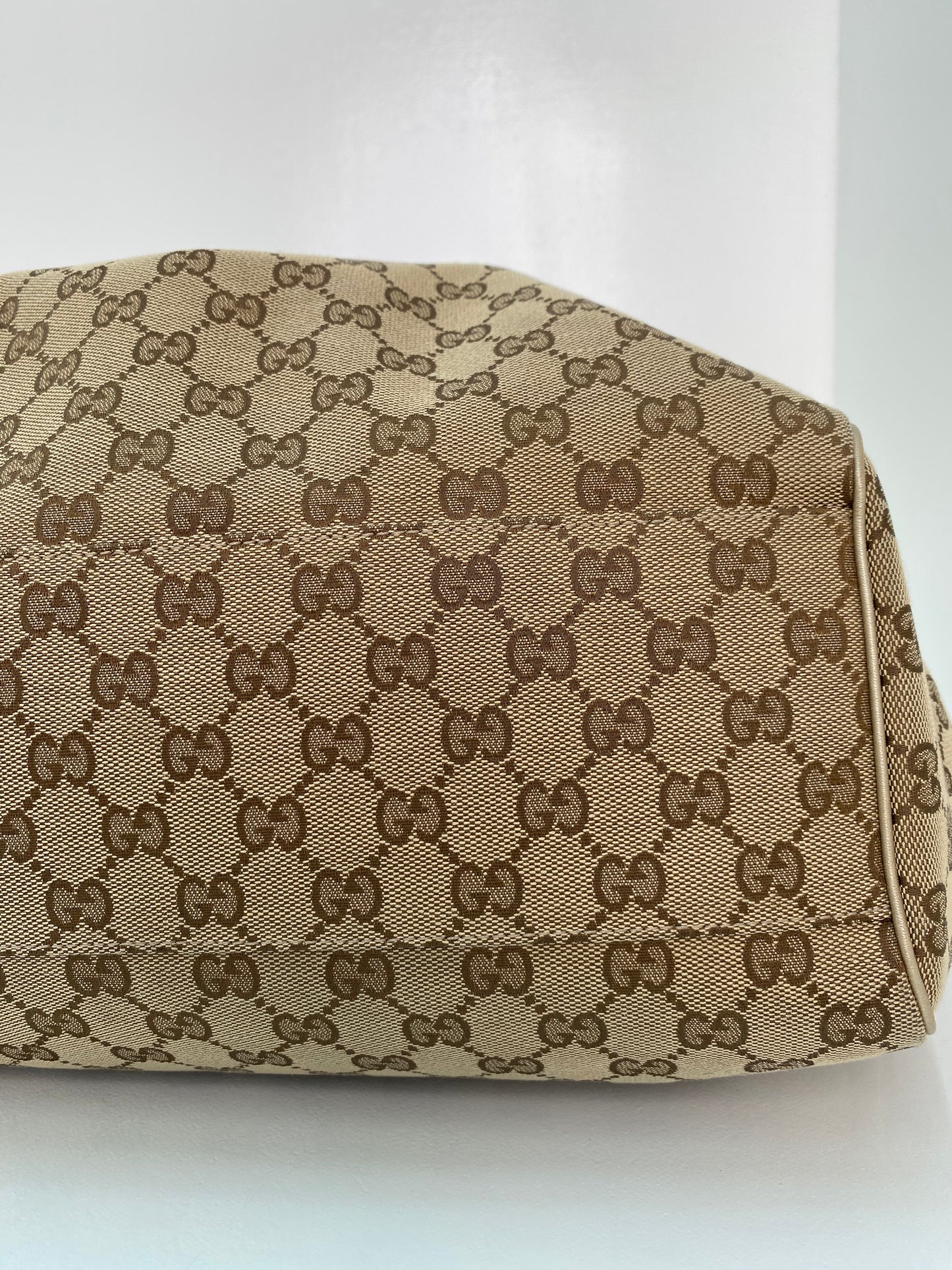 Gucci Supreme Monogram Hobo Bag SHW