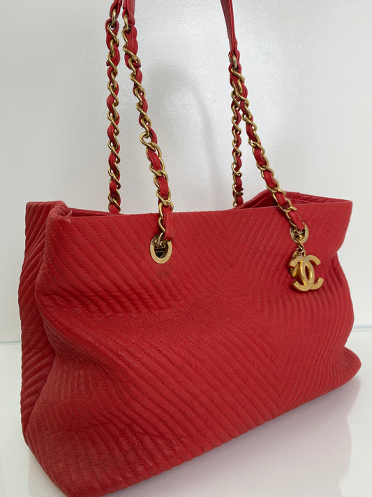 Chanel Red Chevron Lambskin Leather Shoulder Tote GHW