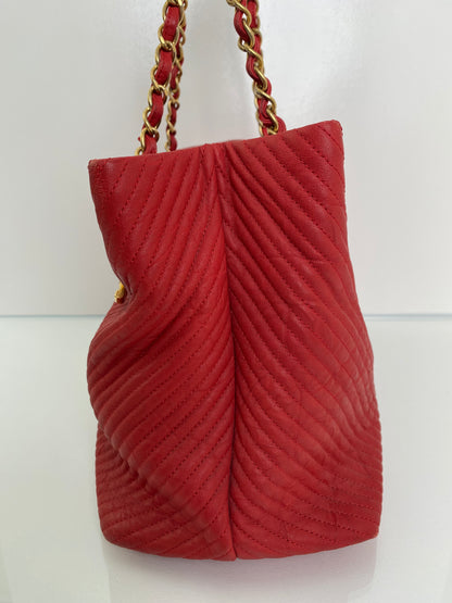 Chanel Red Chevron Lambskin Leather Shoulder Tote GHW