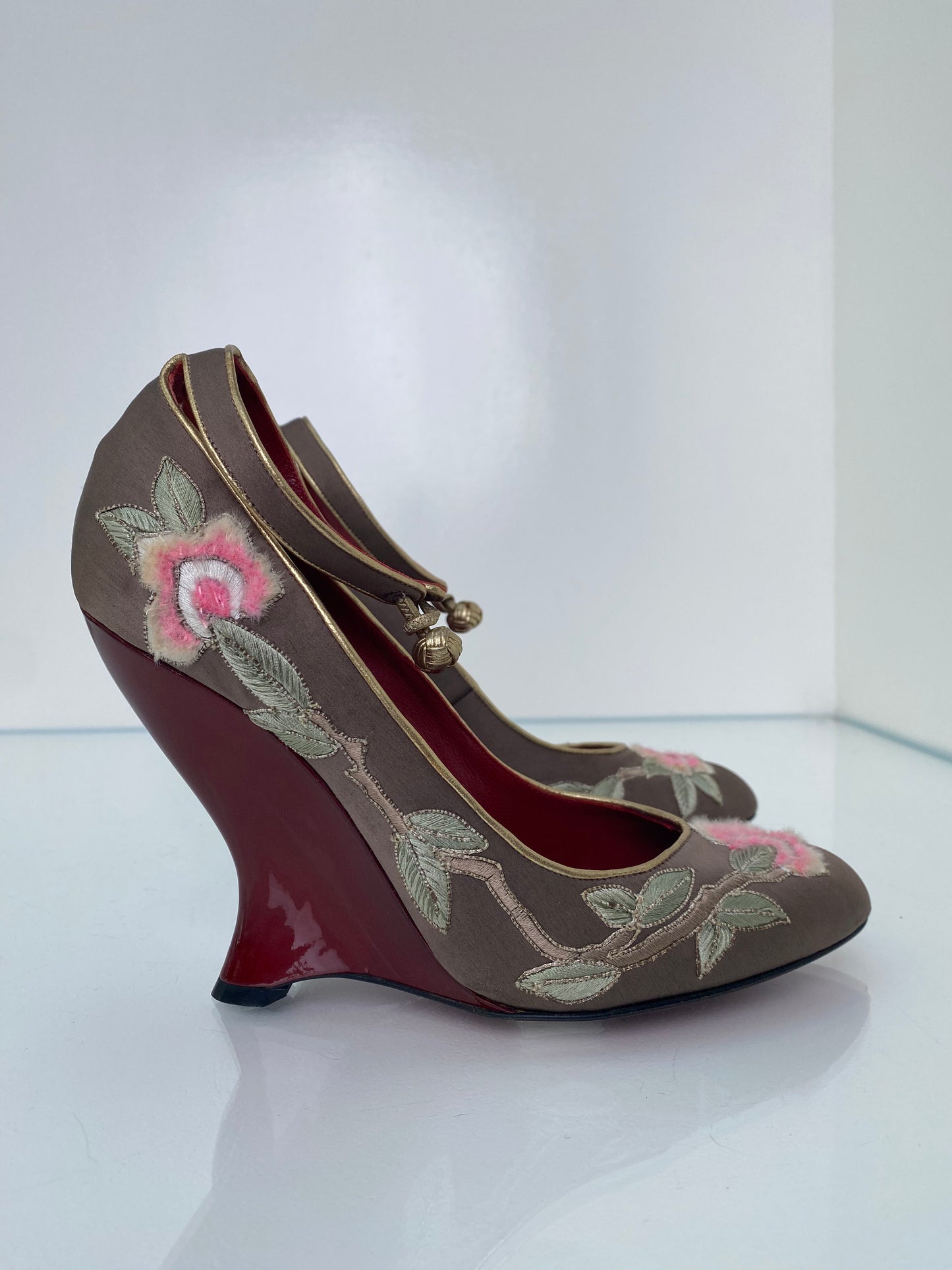 Yves Saint Laurent Flower Heels, 40