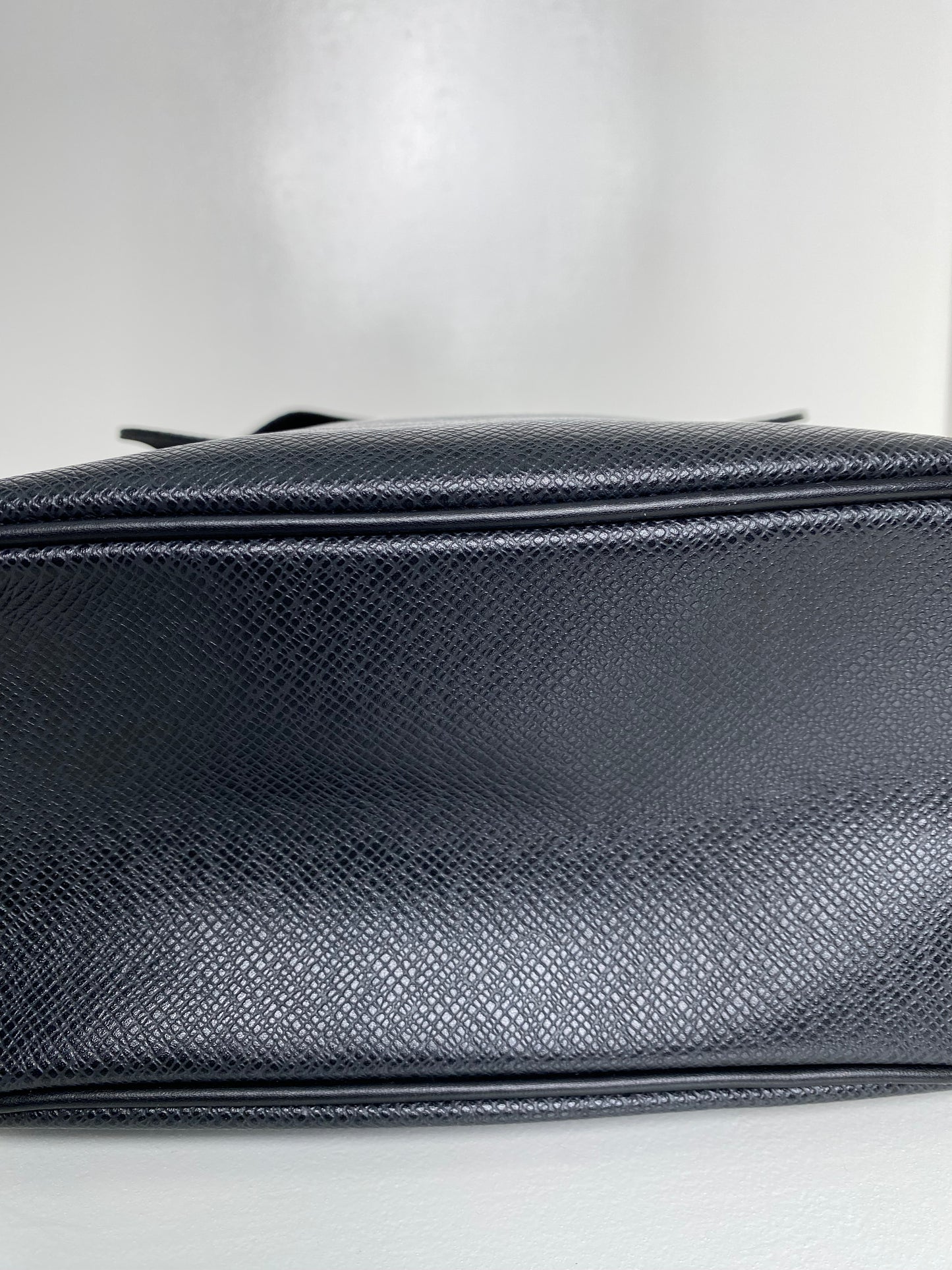 Louis Vuitton Yaranga Black Taiga Ardoise Men’s Shoulder Bag SHW