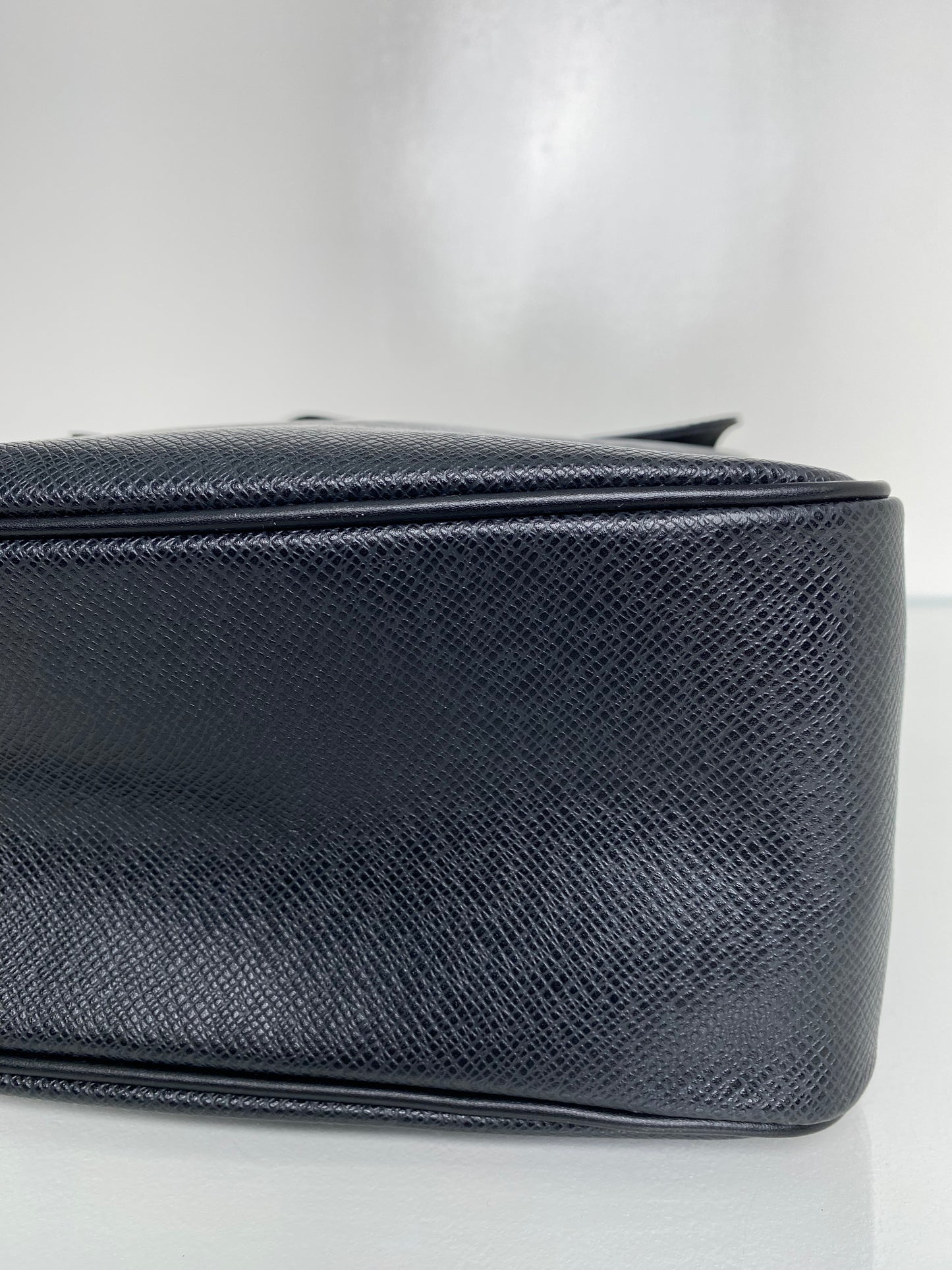 Louis Vuitton Yaranga Black Taiga Ardoise Men’s Shoulder Bag SHW