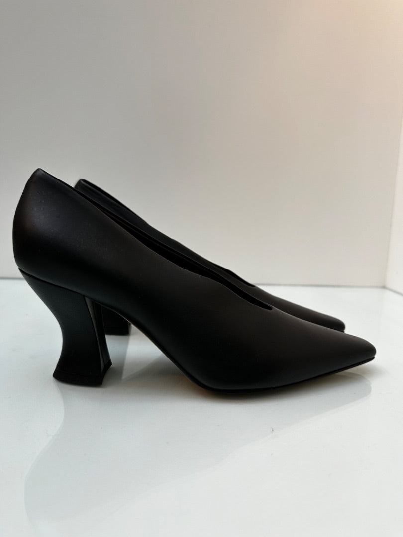 Bottega Veneta Black Leather Pointed Heels, 40