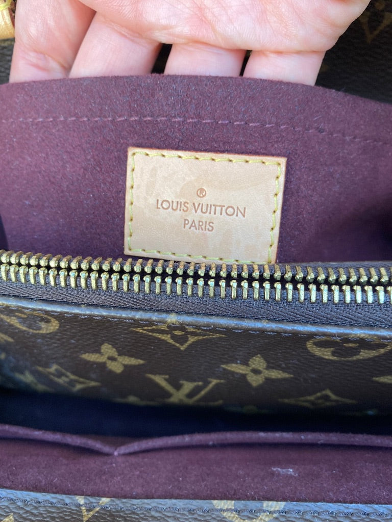 Louis Vuitton Montaigne monogram Purse