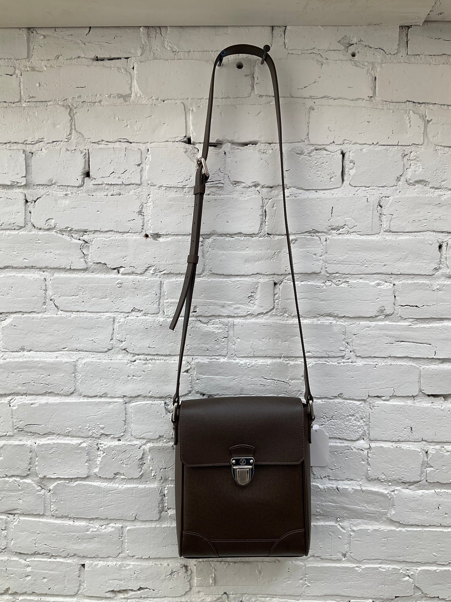 Louis Vuitton Luka Ardoise Messenger Taiga Leather Bag