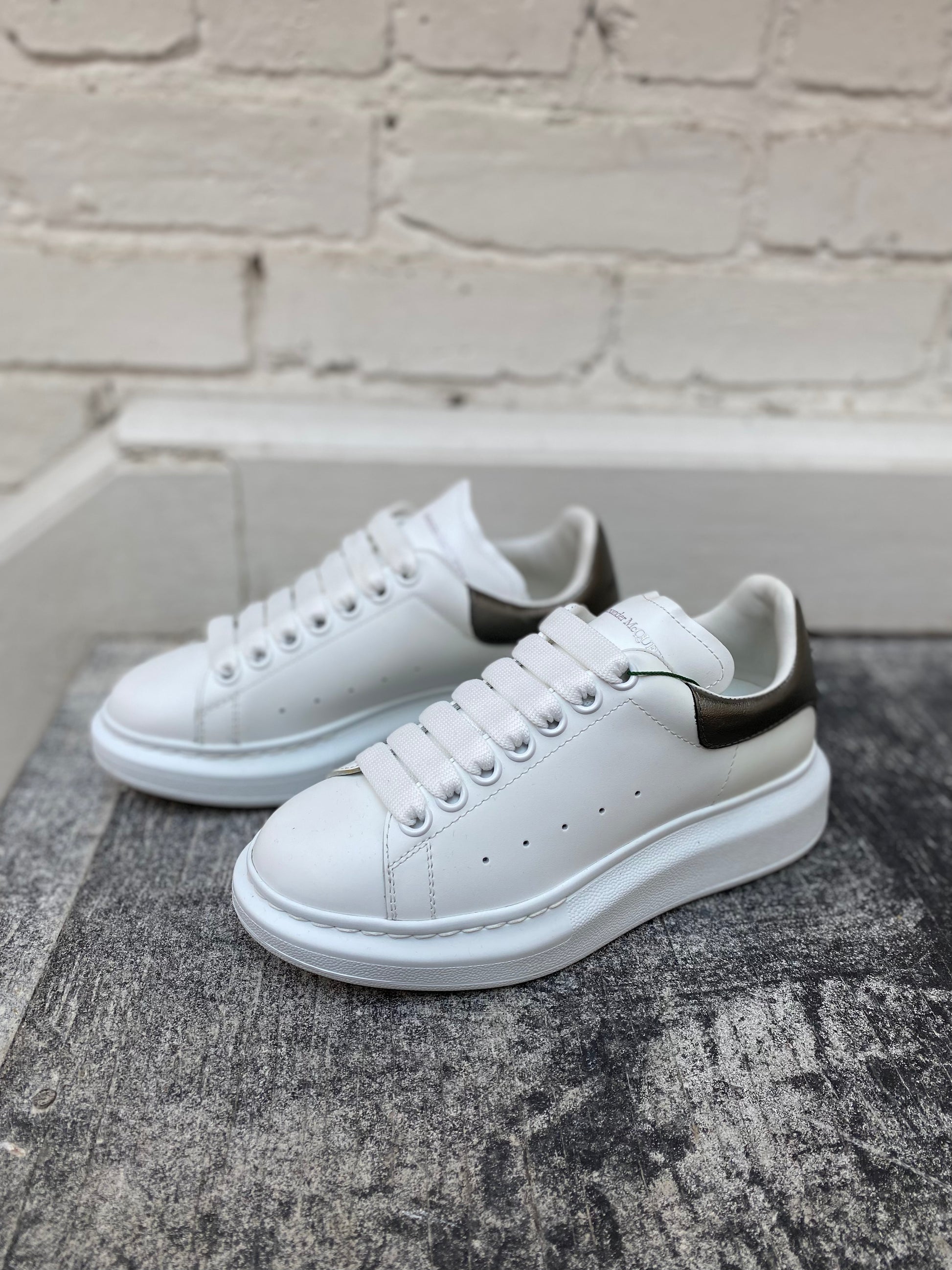 Alexander mcqueen sneakers black top friday sale